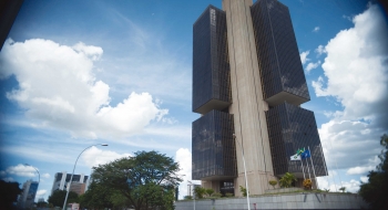 Copom sinaliza que pode manter ritmo de corte na taxa Selic